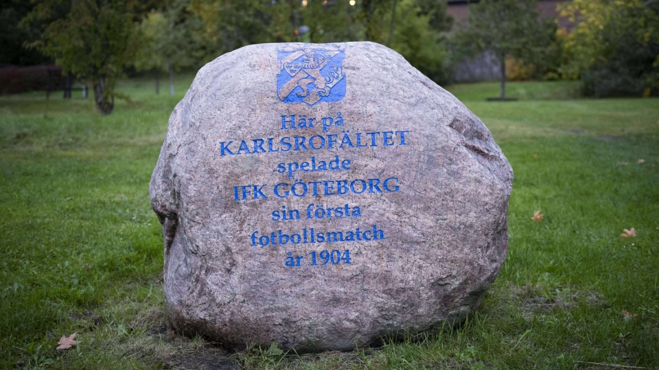 Kamratstenen vid Karlsrofältet. Foto: Fredrik Aremyr